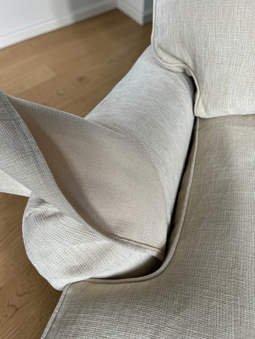 Beautiful & Ultra-Comfortable Beige Sofa (220 x 90 cm)