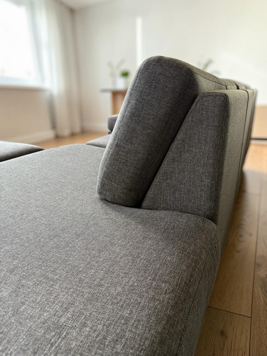 Ultra-Spacious Sectional Sofa with Moveable Footstool