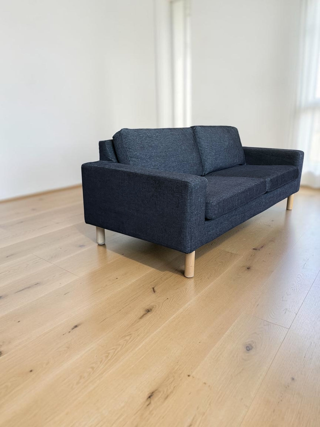 Elegant & Comfortable Living Room Sofa (Non-Sleeper)