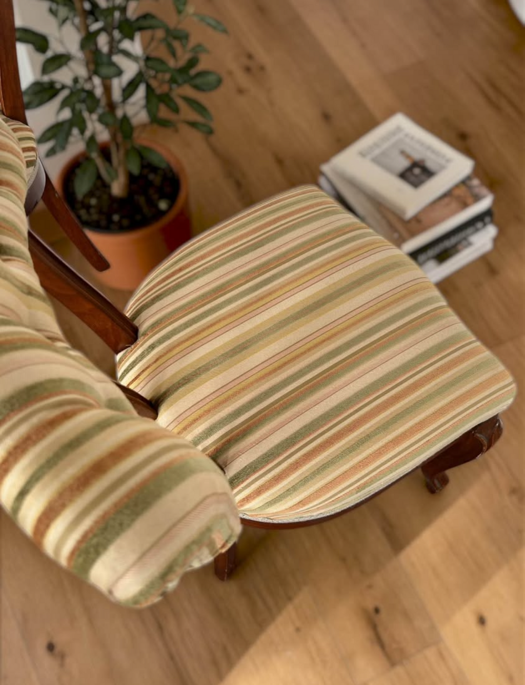 Pair of decorative chairs