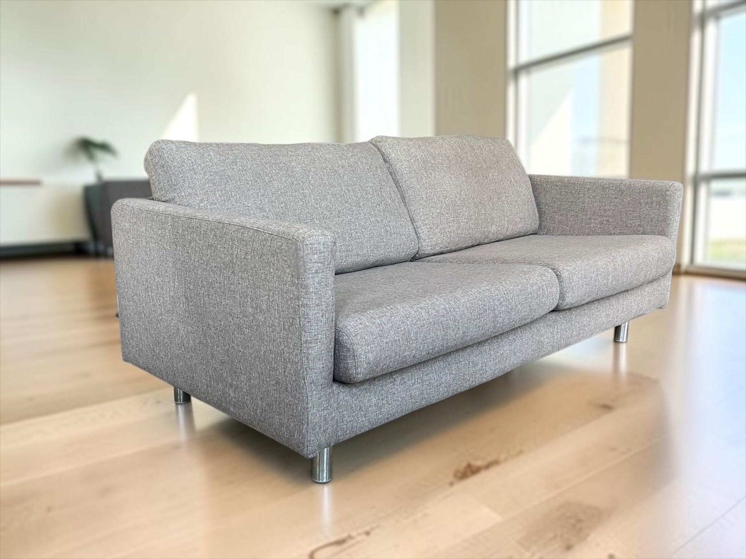 Stylish SITS Sofa in Excellent Condition