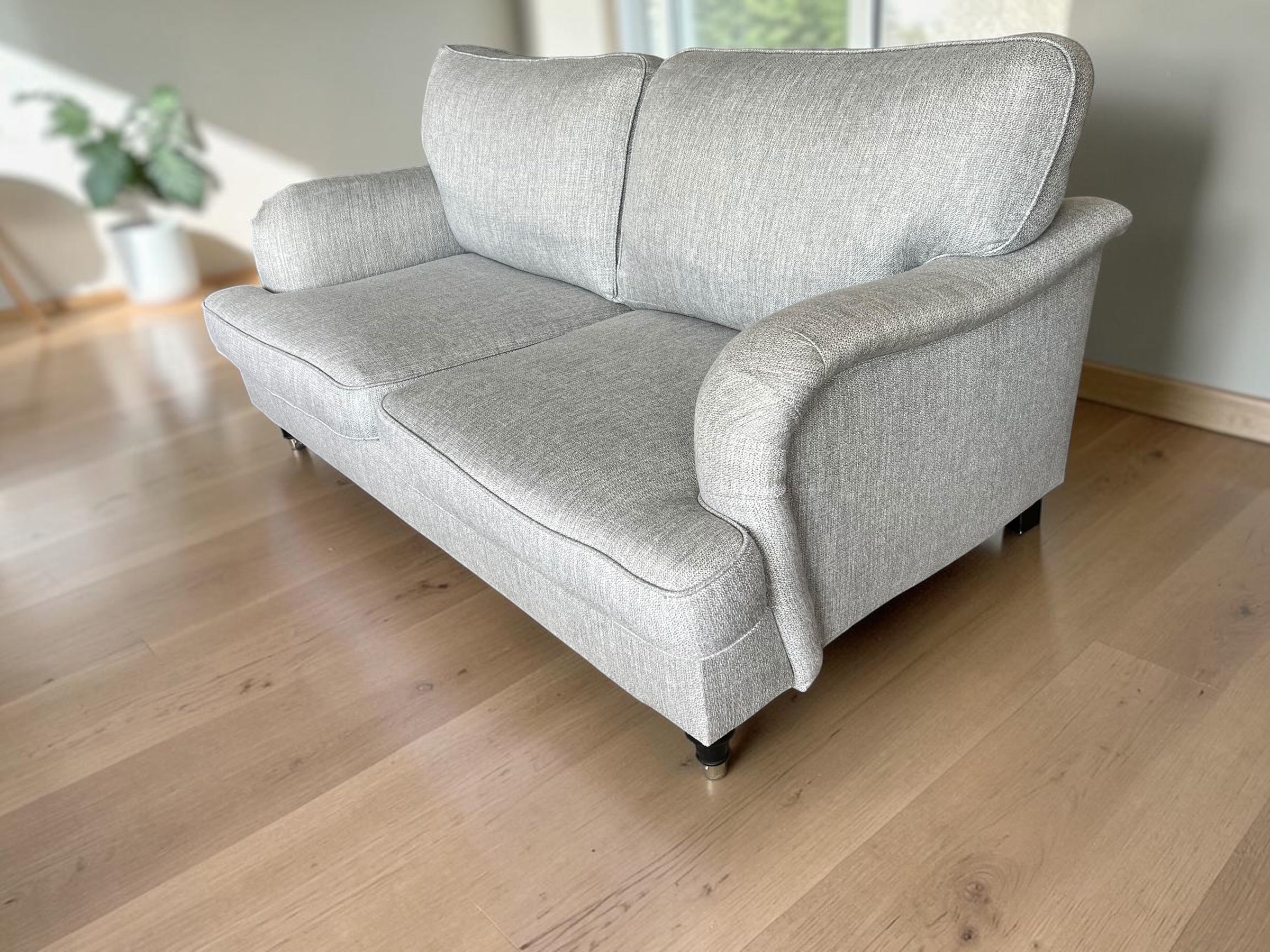 Elegant & Compact Sofa in Excellent Condition