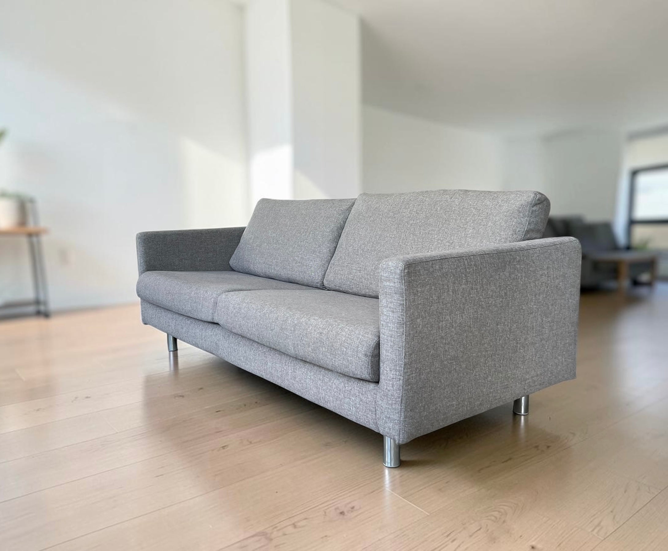 Stylish SITS Sofa in Excellent Condition