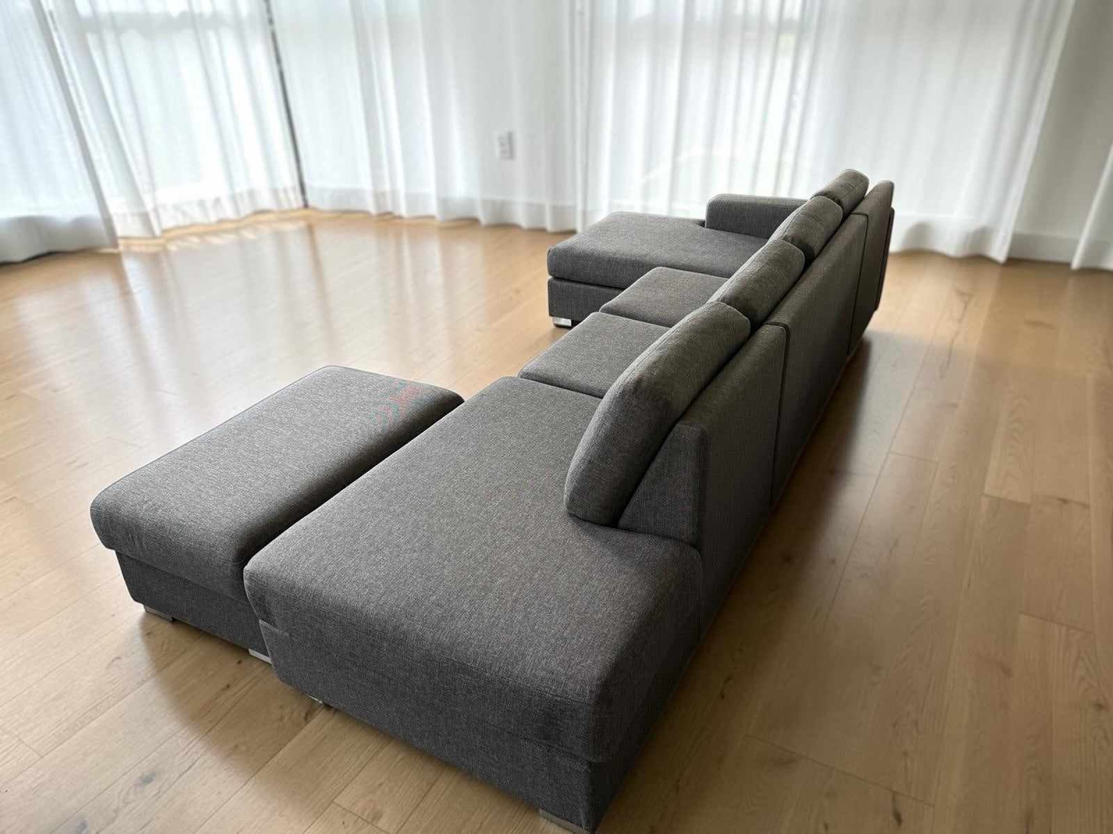 Ultra-Spacious Sectional Sofa with Moveable Footstool