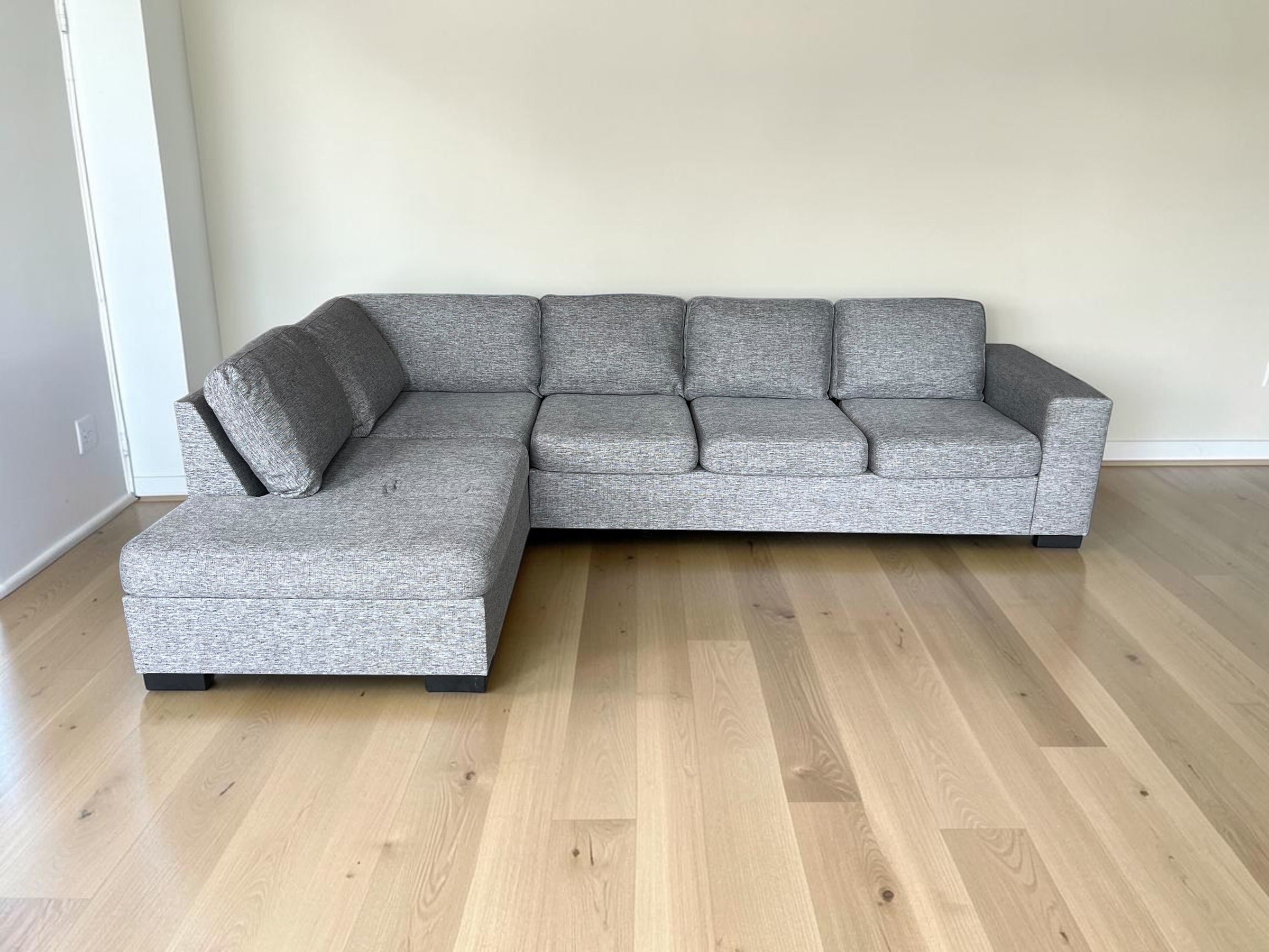 Comfortable Grey Corner Sofa (293 x 190 cm)
