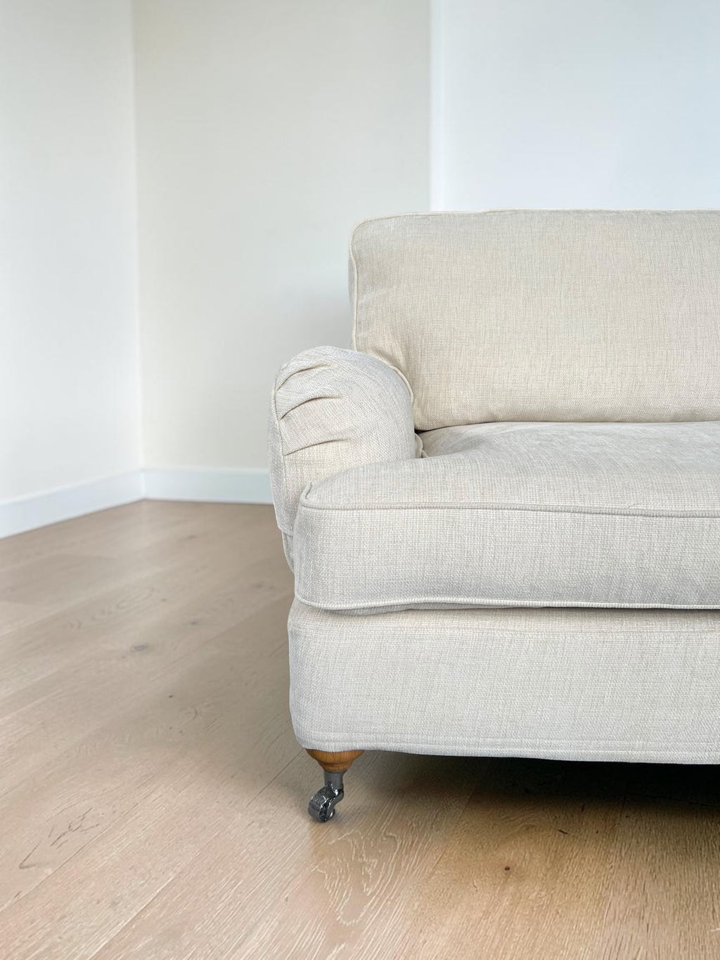 Beautiful & Ultra-Comfortable Beige Sofa (220 x 90 cm)
