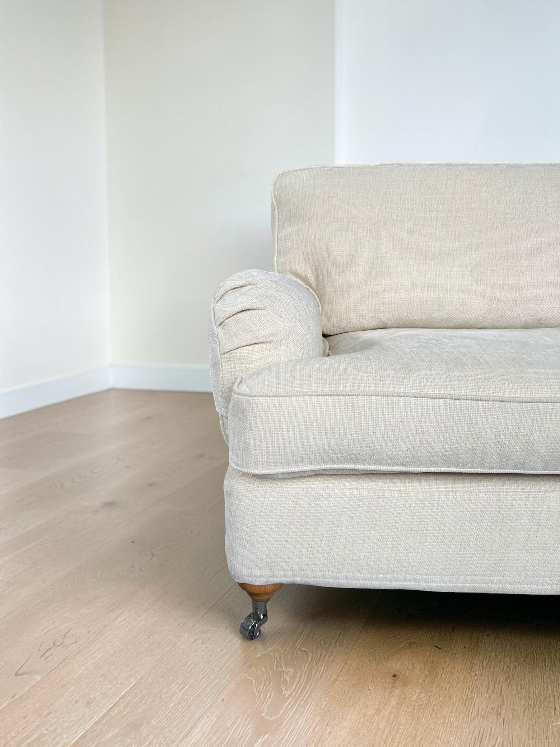 Beautiful & Ultra-Comfortable Beige Sofa (220 x 90 cm)