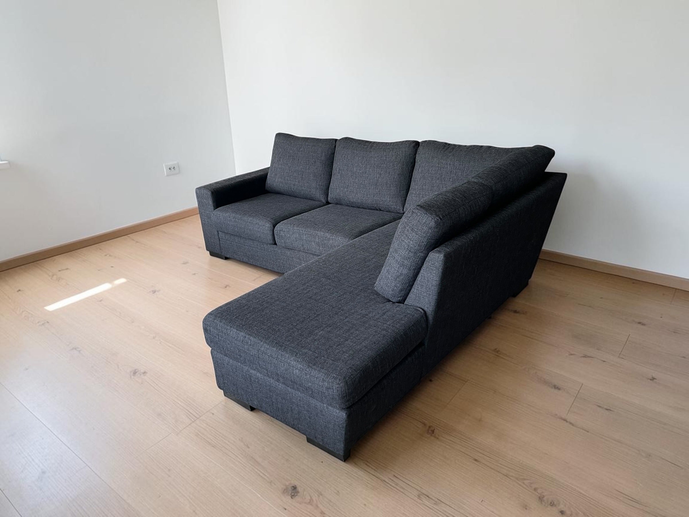 Dark Grey Corner Sofa (250 x 200 cm)