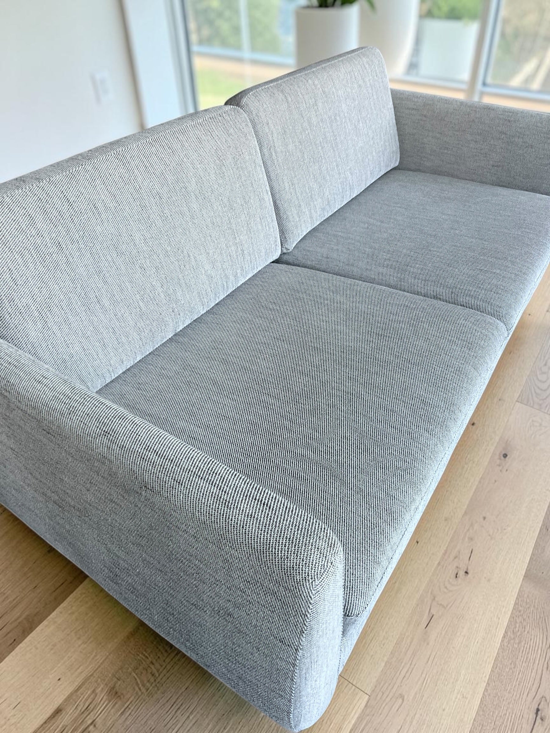 Elegant Light gray 3-Seater Sofa