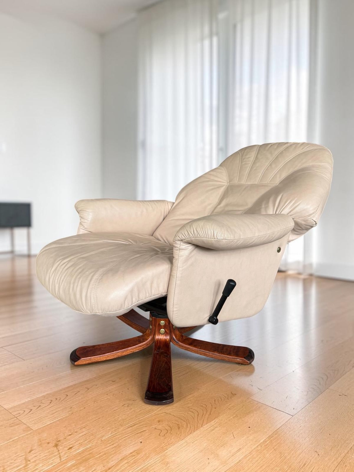Genuine Leather Recliner Lounge Chair