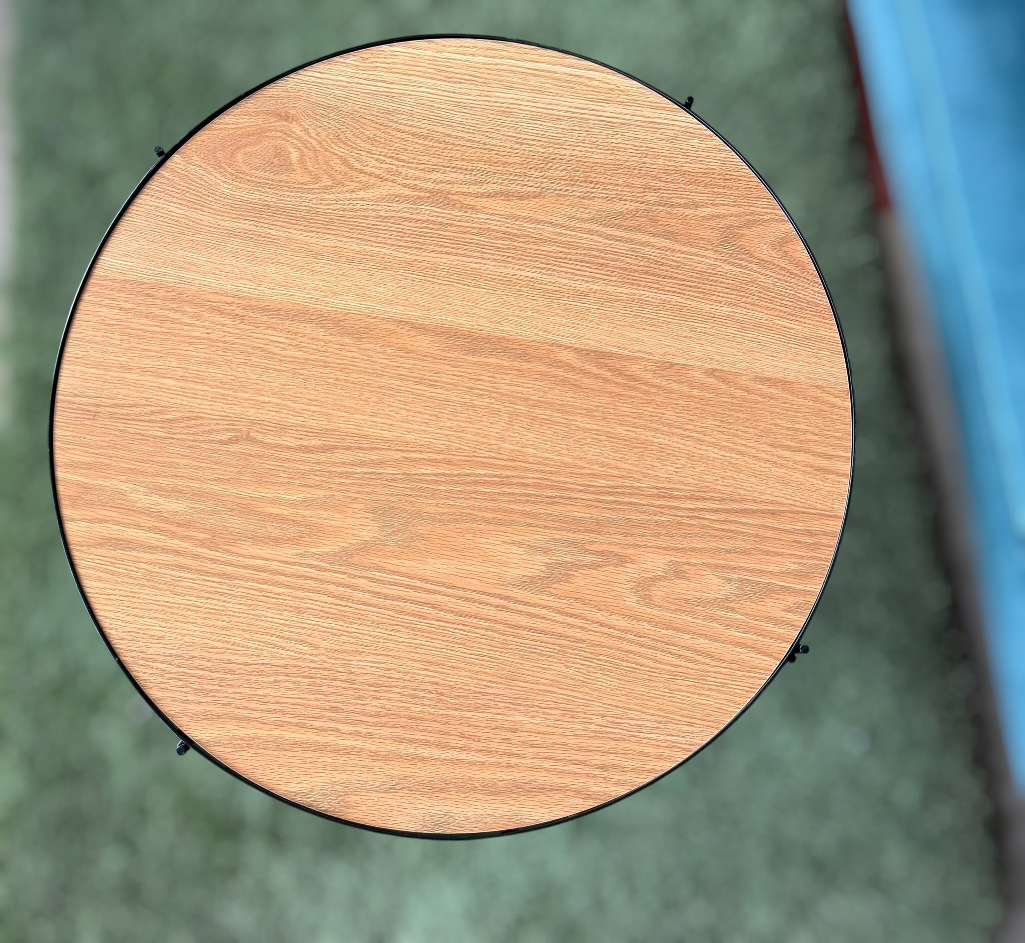 Round coffee table