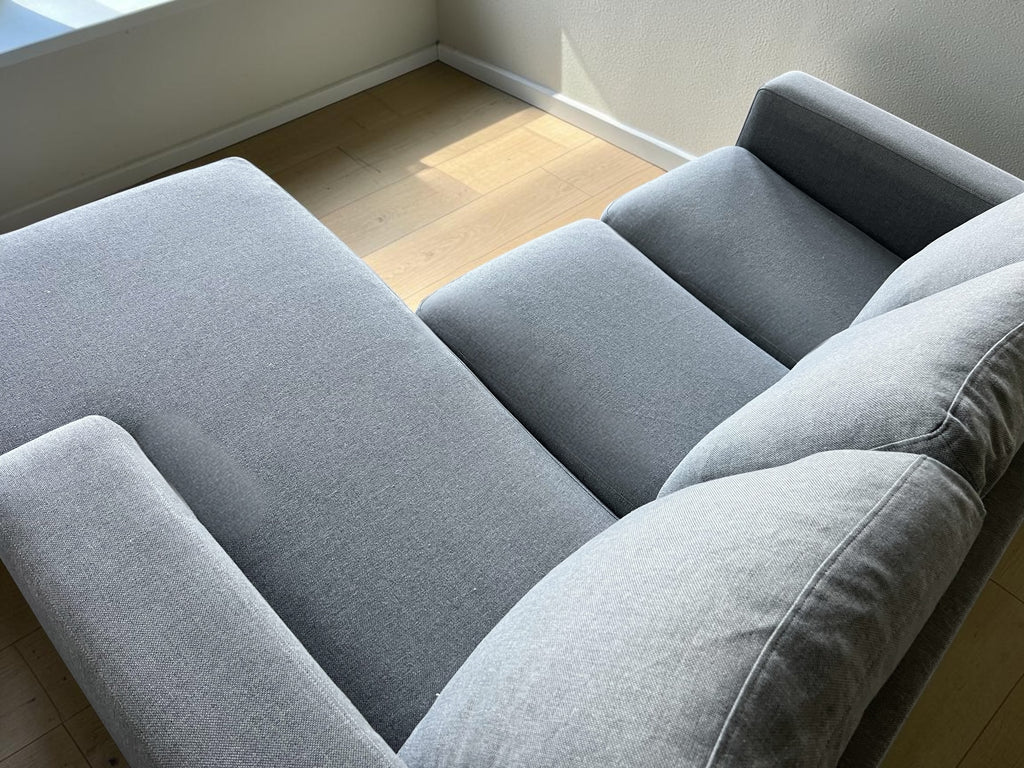 Small and Comfortable Corner Sofa (182 x 137 cm)