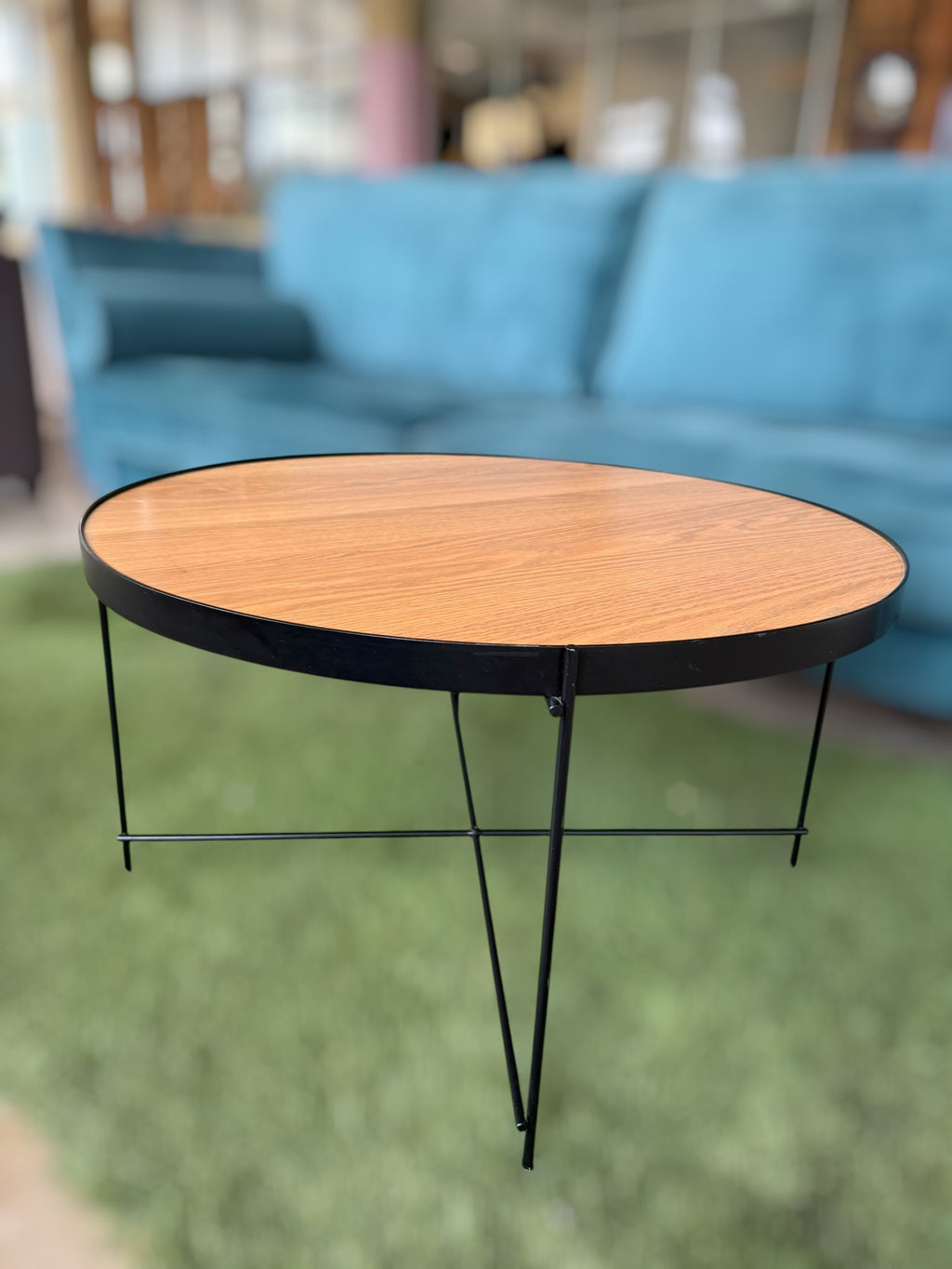 Round coffee table