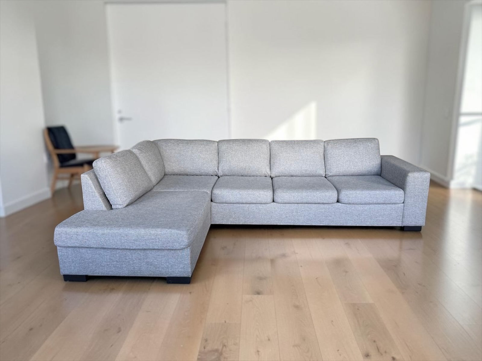 Modern Corner Sofa – Light Gray (290 cm)
