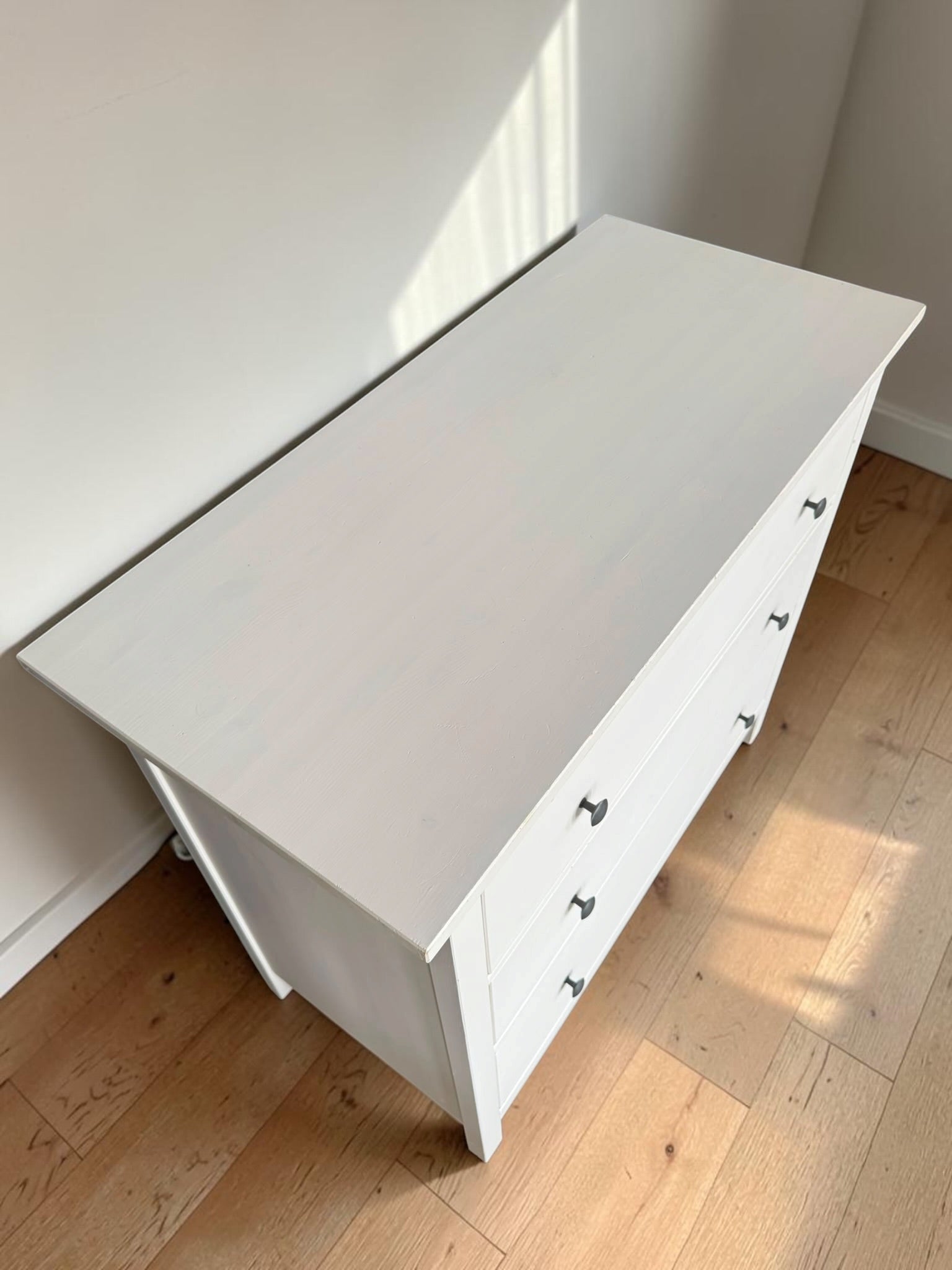 White 3-Drawer Dresser / Chest of Drawers (108x50 cm)
