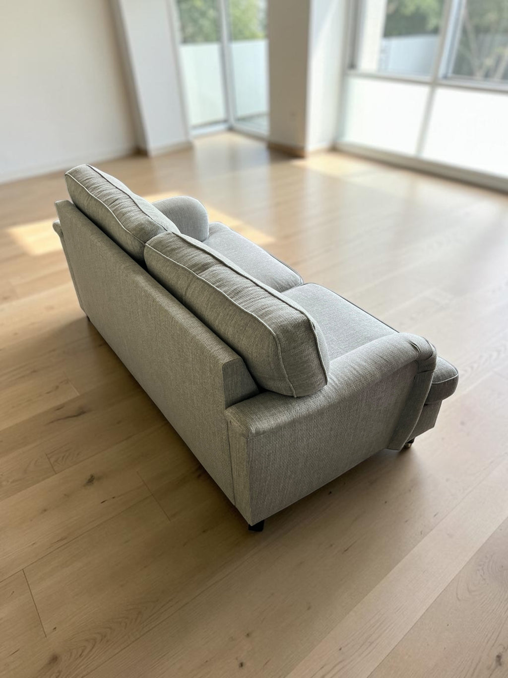 Elegant & Compact Sofa in Excellent Condition