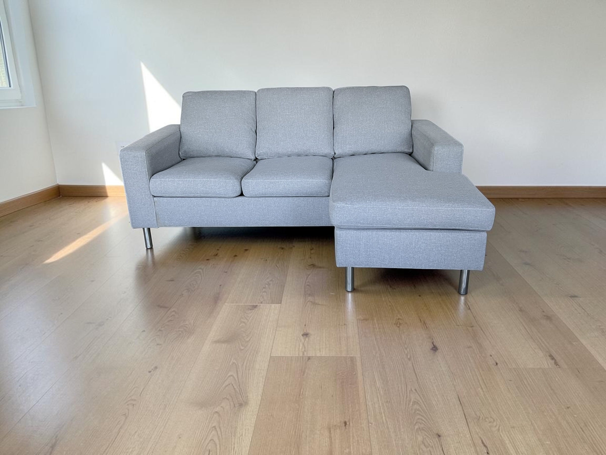 Small and Comfortable Corner Sofa (182 x 137 cm)