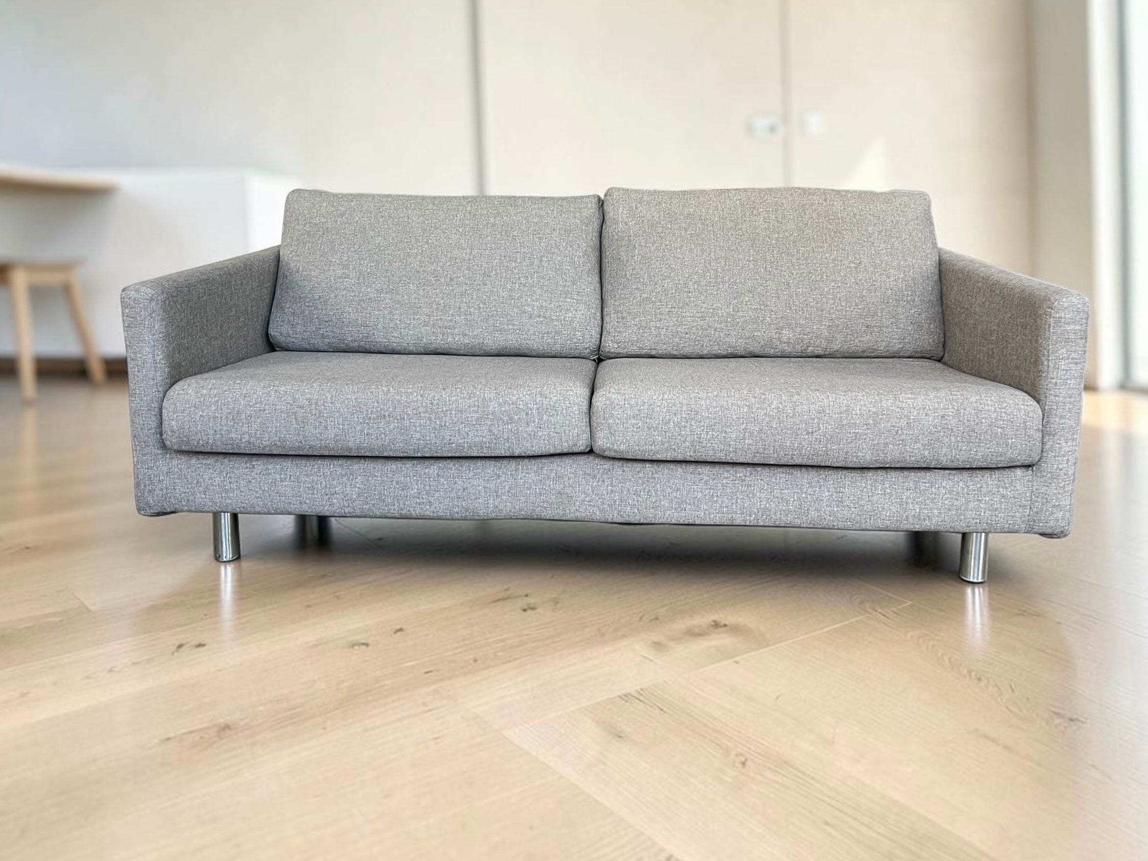 Stylish SITS Sofa in Excellent Condition