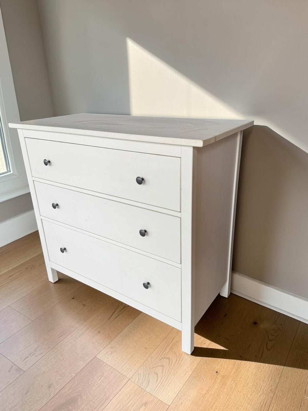 White 3-Drawer Dresser / Chest of Drawers (108x50 cm)