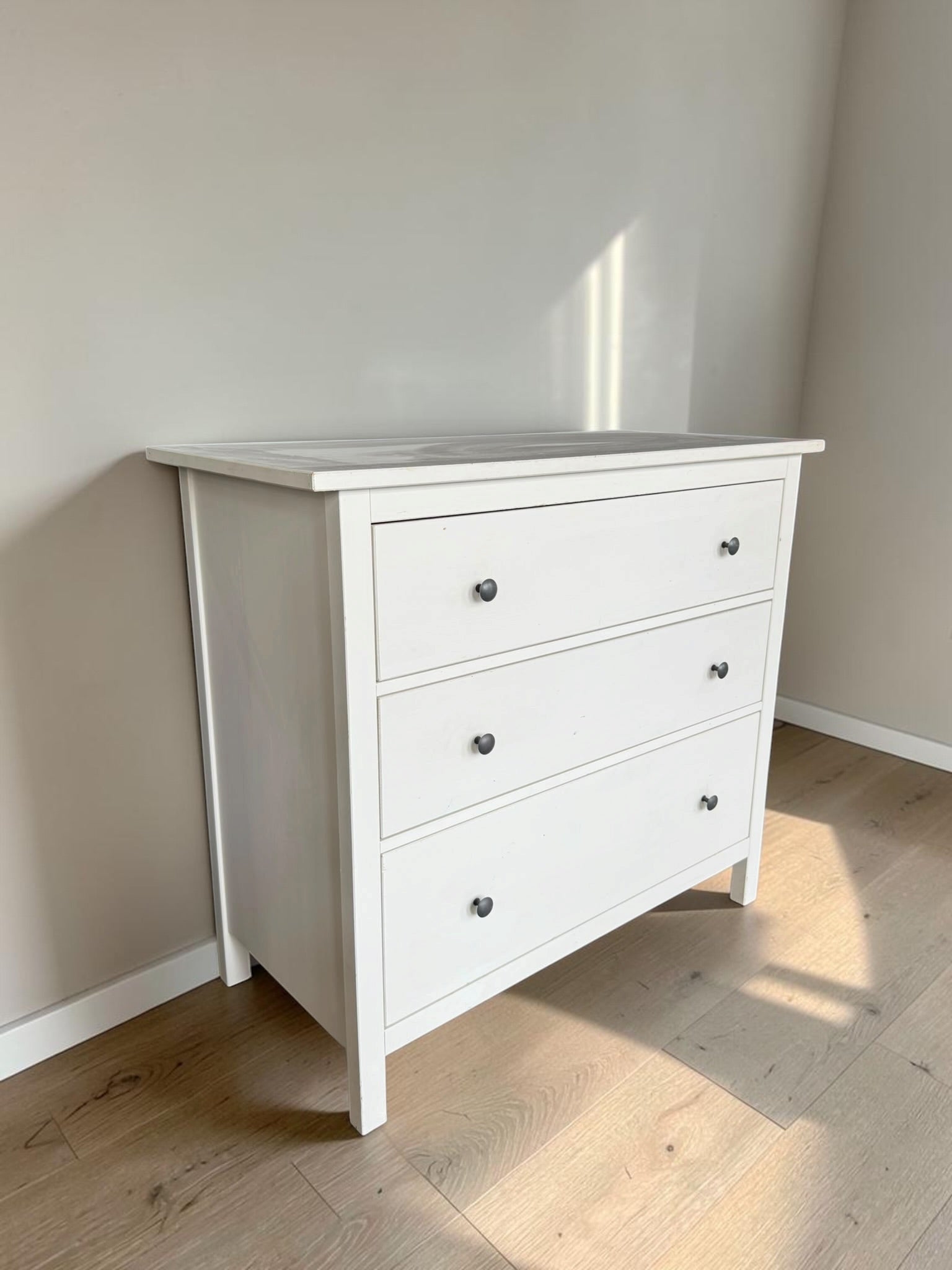 White 3-Drawer Dresser / Chest of Drawers (108x50 cm)