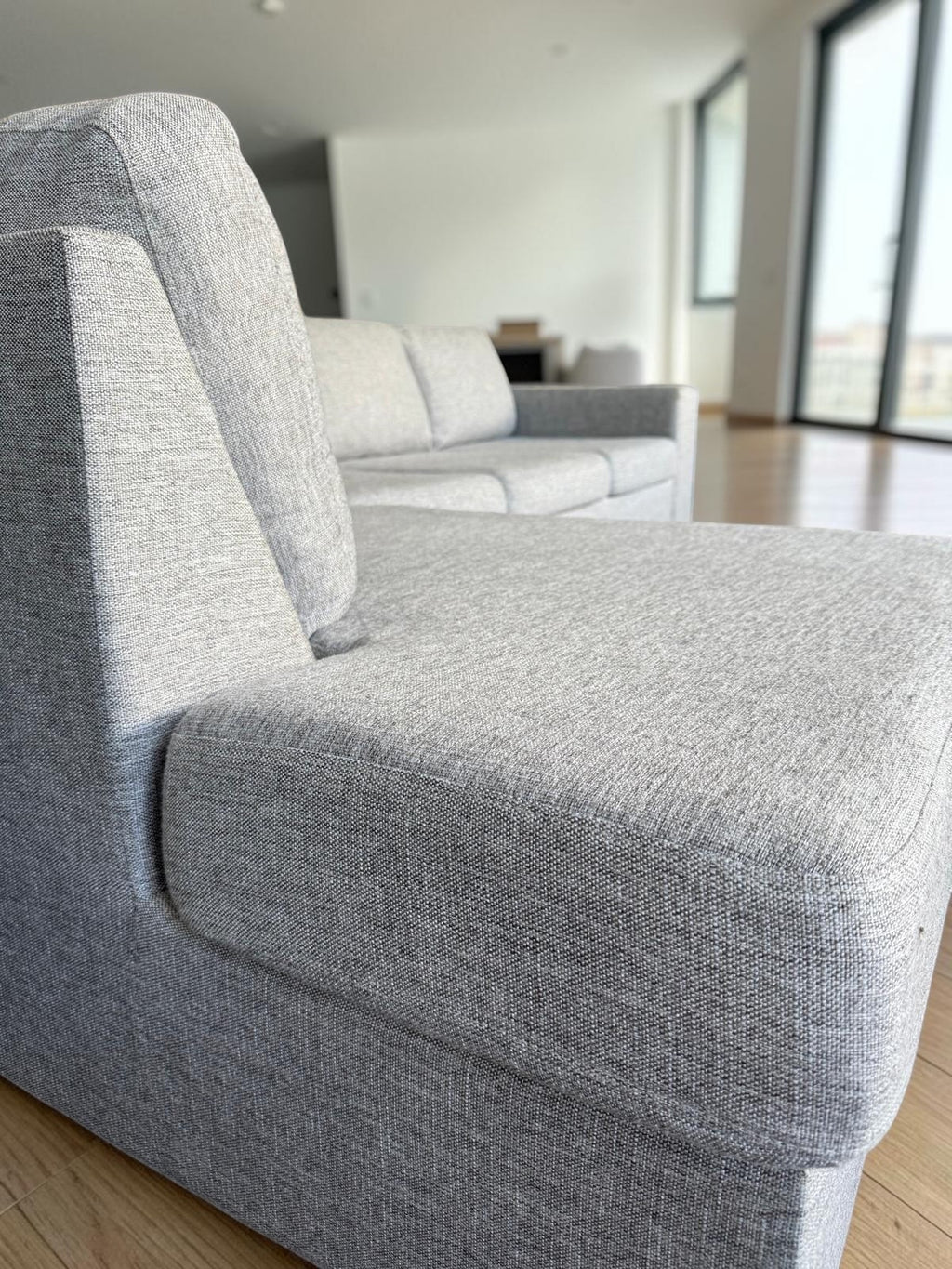 Modern Corner Sofa – Light Gray (290 cm)