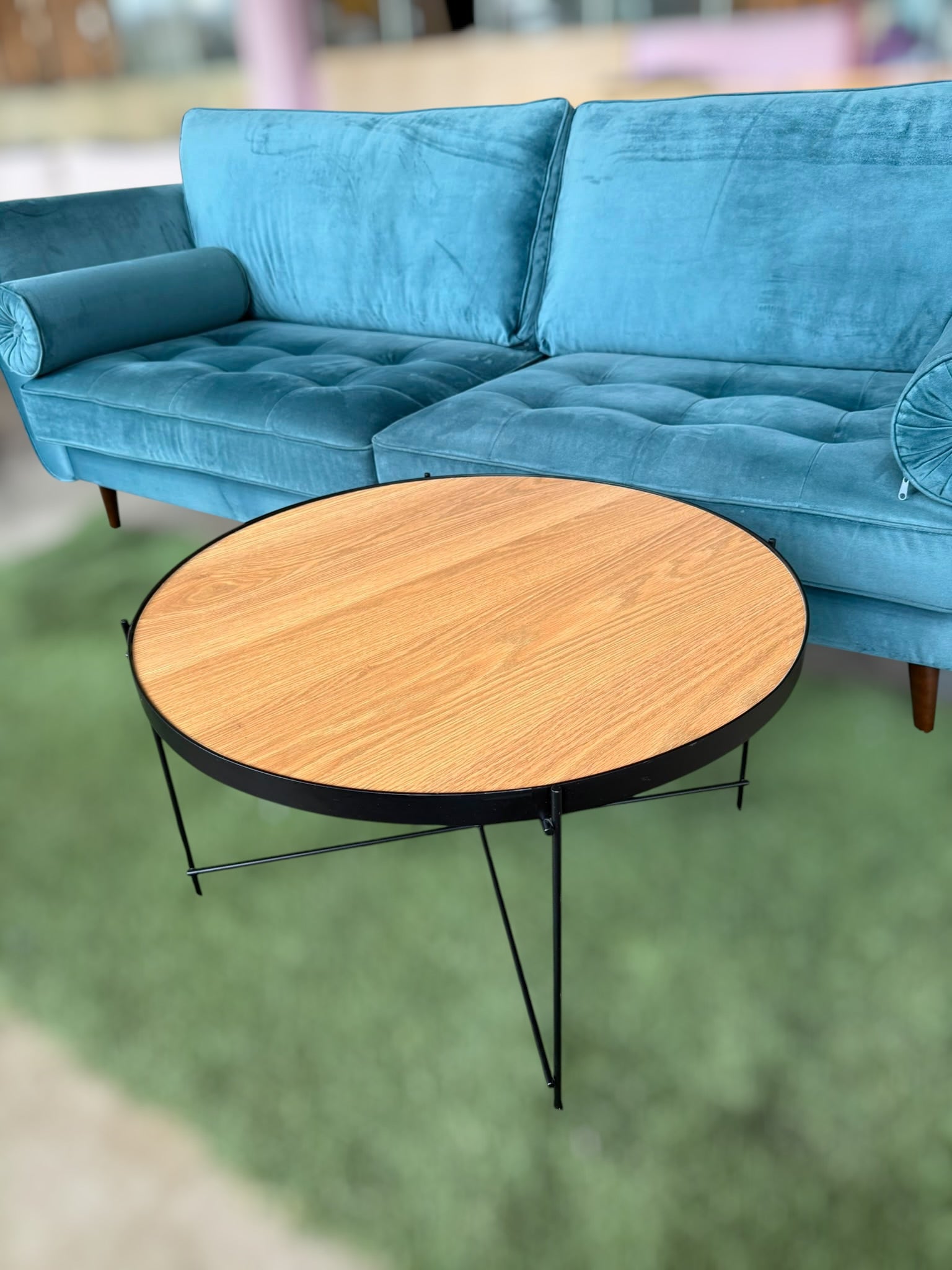 Round coffee table